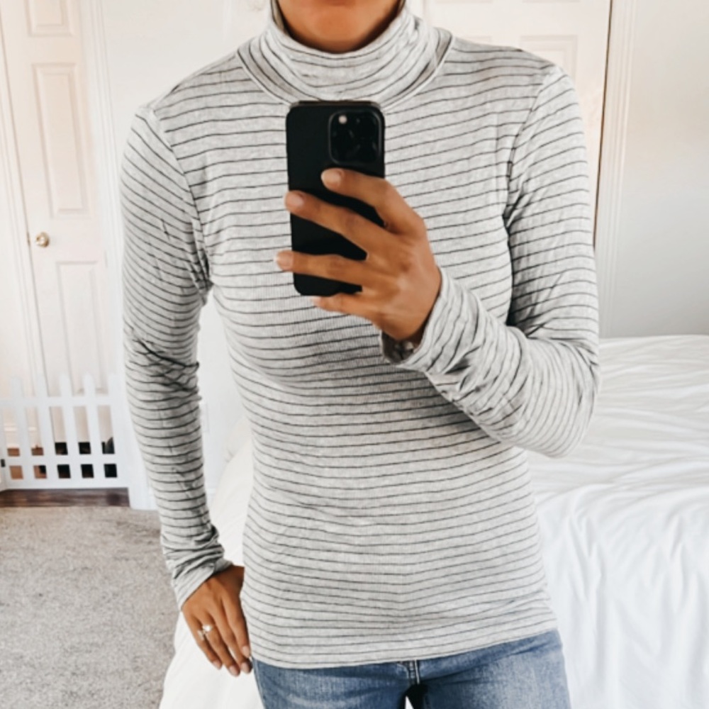 Anthropologie 9-Hi 5 STCL Ribbed Turtleneck
